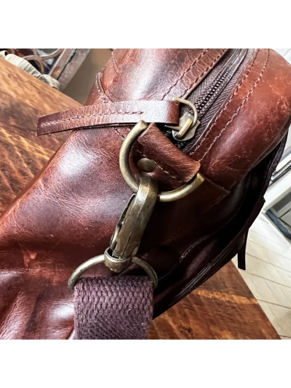 Wilson's Leather Cross Body Bag